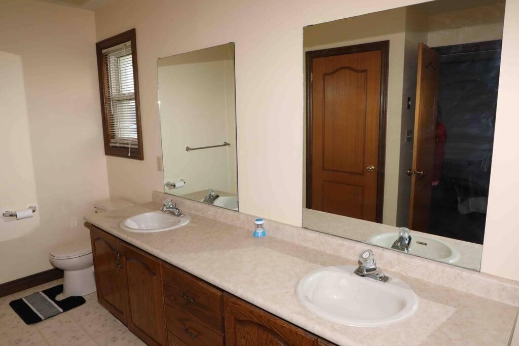 Bowmanville Event Place Bagian luar foto